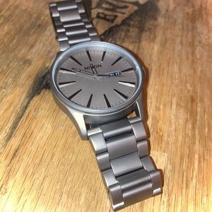 Nixon Sentry SS Stainless Steel Day/Date 42mm WR 100 Meters Mens Watch